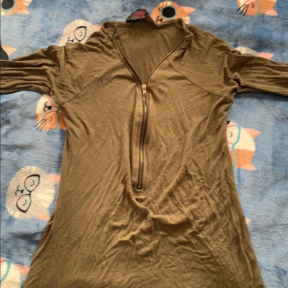 Green blouse✨ - Picture 2 of 3